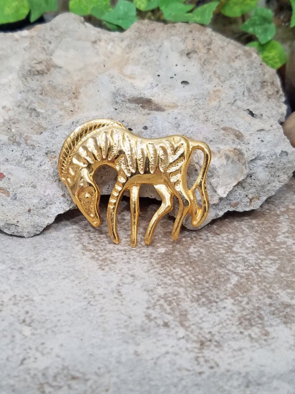Vintage Collectible Gold Tone Zebra Figural Brooch Pin – Animal Jewelry